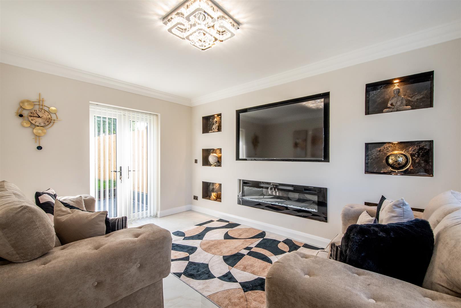 3 bed property in Farringdon Crescent, Preston